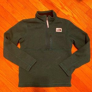 The North Face boy’s 1/4 zip fleece in dark green.